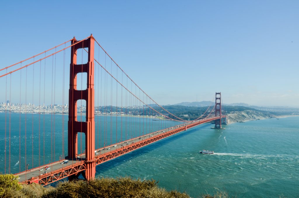 Golden Gate bridge on a sunny day